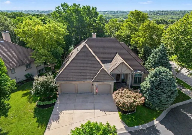 4th image of 11359 El Monte Ct, Leawood, KS 66211 | MLS# 2631892