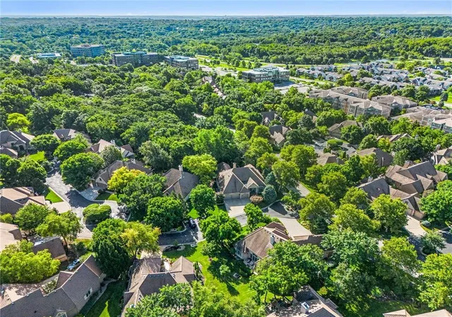 5th image of 11359 El Monte Ct, Leawood, KS 66211 | MLS# 2631892