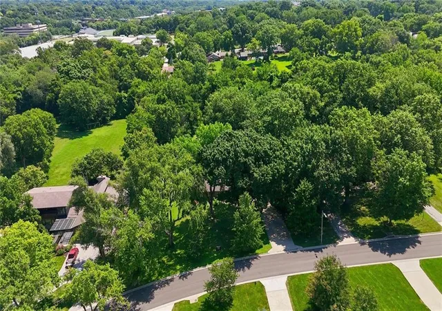 4th image of 9319 High Dr, Leawood, KS 66206 | MLS# 2631903