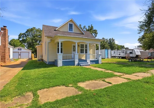 2nd image of 1117 E 1st St, Fort Scott, KS 66701 | MLS# 2631905