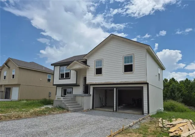 1st image of 1909 Hawk Vw, Harrisonville, MO 64701 | MLS# 2631911