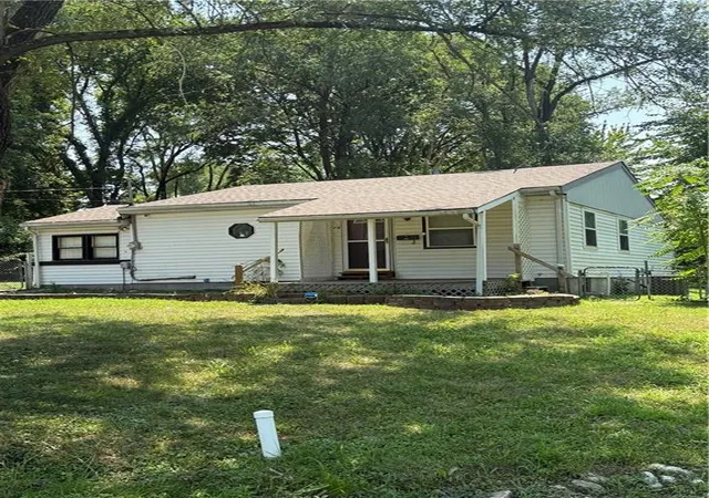 Photo 1 of Sale Pending at 937 Dorothy Dr, Excelsior Springs, MO 64024 | MLS# 2631925 | Listing updated on 2026-07-21