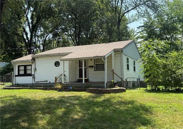 Photo 2 of Sale Pending at 937 Dorothy Dr, Excelsior Springs, MO 64024 | MLS# 2631925 | Listing updated on 2026-07-21
