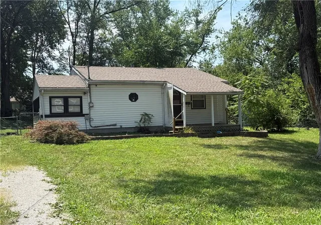 Photo 3 of Sale Pending at 937 Dorothy Dr, Excelsior Springs, MO 64024 | MLS# 2631925 | Listing updated on 2026-07-21