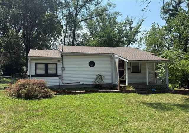 Photo 5 of Sale Pending at 937 Dorothy Dr, Excelsior Springs, MO 64024 | MLS# 2631925 | Listing updated on 2026-07-21