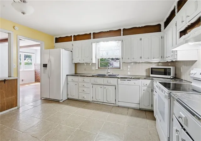 Photo 4 of Single family home for sale at 12009 E 61st Terrace, Kansas City, MO 64133 | MLS# 2631927 | Listing updated on 2026-09-19