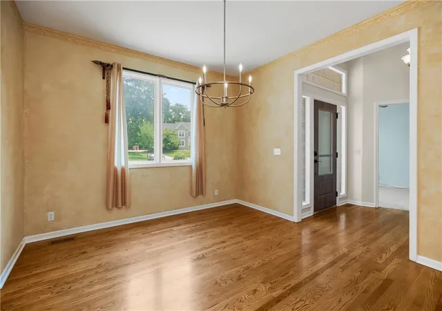 Photo 3 of Sale Pending at 808 SW Springwater Ln, Lee's Summit, MO 64081 | MLS# 2631937 | Listing updated on 2026-09-02