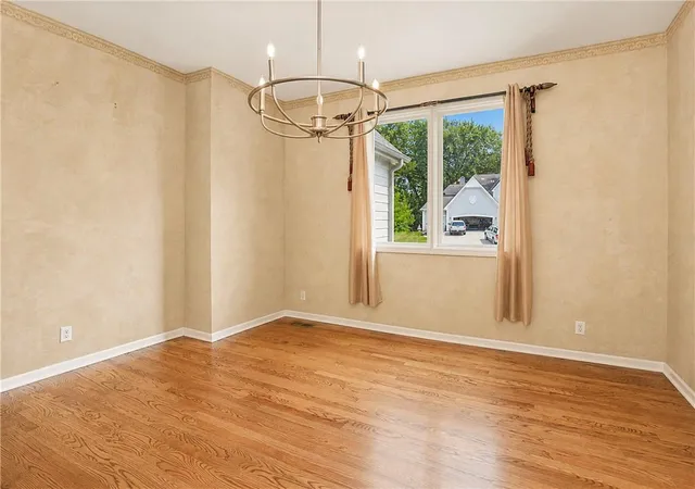 Photo 4 of Sale Pending at 808 SW Springwater Ln, Lee's Summit, MO 64081 | MLS# 2631937 | Listing updated on 2026-09-02