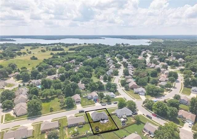 43rd image of 503 Newport Dr, Smithville, MO 64089 | MLS# 2631938