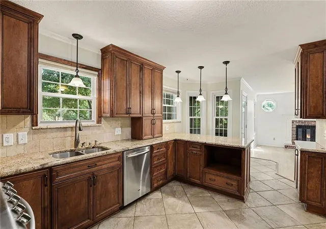 2nd image of 722 Deerfield St, Leavenworth, KS 66048 | MLS# 2631945