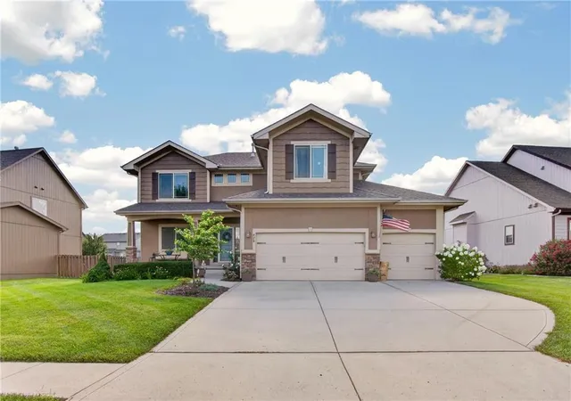 Photo 2 of Single family home for sale at 420 Meadowlark Dr, Raymore, MO 64083 | MLS# 2631950 | Listing updated on 2026-08-07