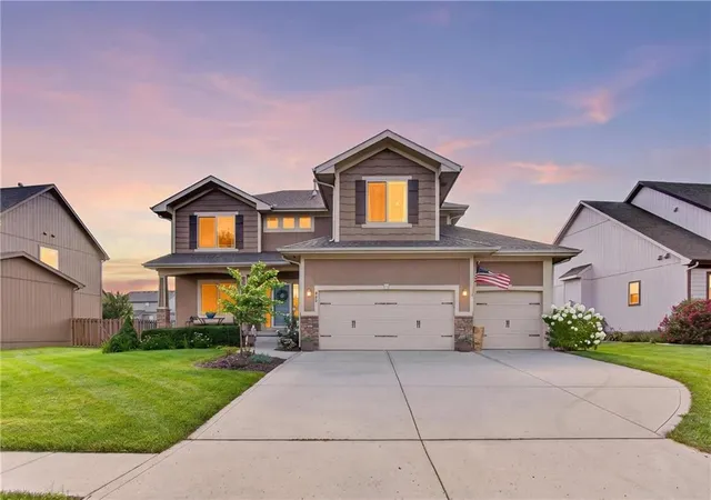 Photo 3 of Single family home for sale at 420 Meadowlark Dr, Raymore, MO 64083 | MLS# 2631950 | Listing updated on 2026-08-07