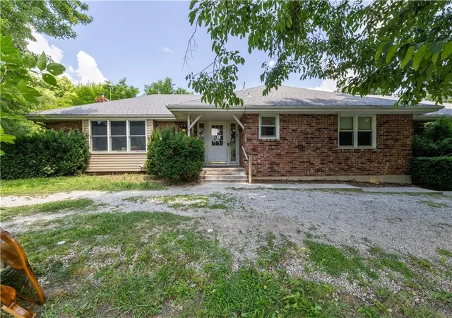 2nd image of 5507 Woodbine Rd, Saint Joseph, MO 64505 | MLS# 2631963