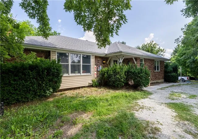3rd image of 5507 Woodbine Rd, Saint Joseph, MO 64505 | MLS# 2631963