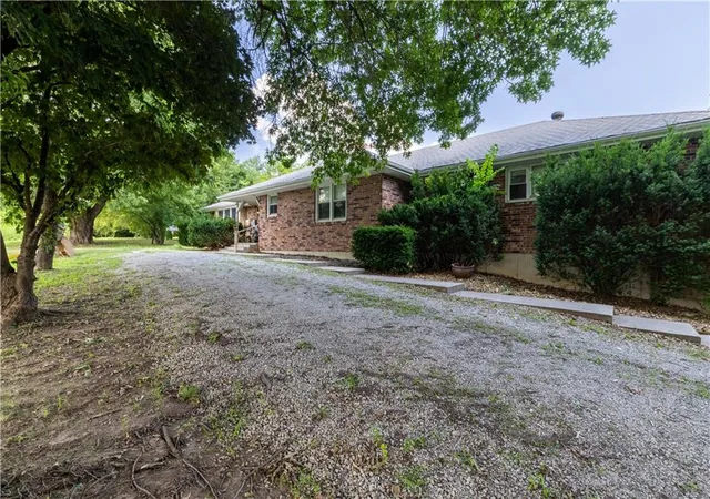 4th image of 5507 Woodbine Rd, Saint Joseph, MO 64505 | MLS# 2631963