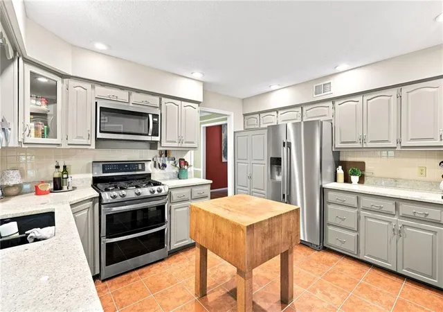 4th image of 8209 Acuff Ln, Lenexa, KS 66215 | MLS# 2631973
