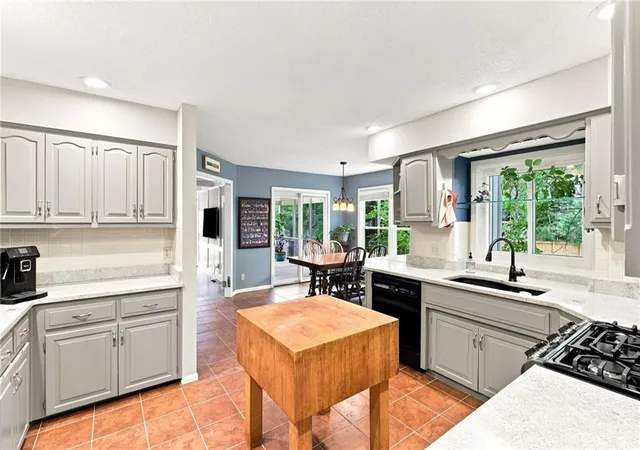 5th image of 8209 Acuff Ln, Lenexa, KS 66215 | MLS# 2631973