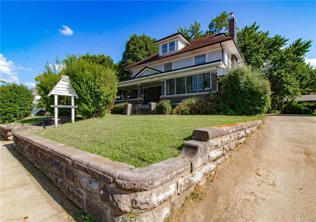 Photo 1 of Single family home for sale at 210 E Gay St, Warrensburg, MO 64093 | MLS# 2631986 | Listing updated on 2026-09-04