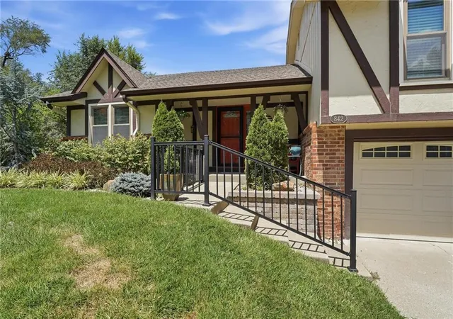Photo 1 of Single family home for sale at 842 York Pl, Liberty, MO 64068 | MLS# 2632000 | Listing updated on 2026-09-30