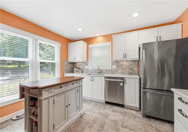 Photo 4 of Single family home for sale at 842 York Pl, Liberty, MO 64068 | MLS# 2632000 | Listing updated on 2026-09-30