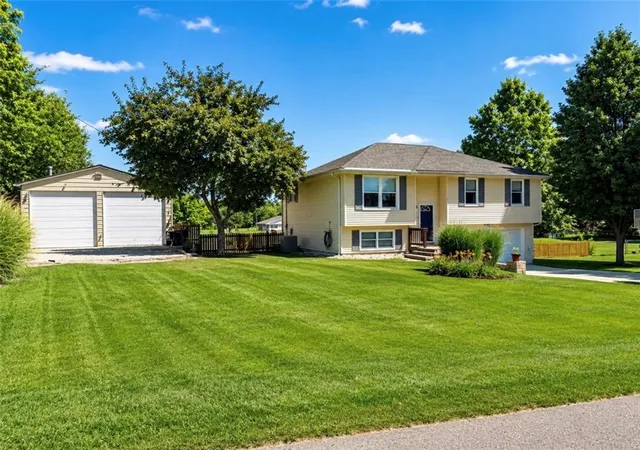 1st image of 902 Plattsburg St, Lathrop, MO 64465 | MLS# 2632005