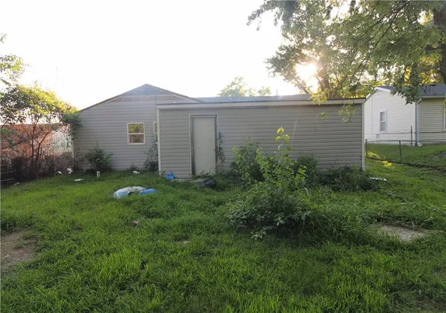 Photo 2 of Single family home for sale at 3305 S Leonard Rd, Saint Joseph, MO 64503 | MLS# 2632007 | Listing updated on 2026-07-17