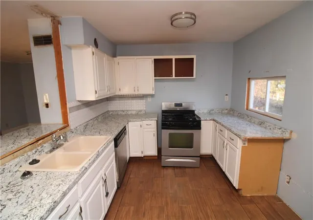 Photo 3 of Single family home for sale at 3305 S Leonard Rd, Saint Joseph, MO 64503 | MLS# 2632007 | Listing updated on 2026-07-17