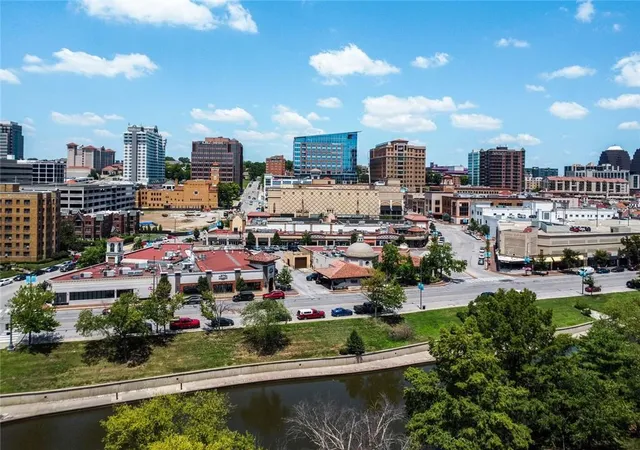 Photo 20 of Condo for sale at 433 Ward Pkwy #1S, Kansas City, MO 64112 | MLS# 2632009 | Listing updated on 2026-08-10