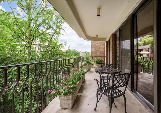 Photo 4 of Condo for sale at 433 Ward Pkwy #1S, Kansas City, MO 64112 | MLS# 2632009 | Listing updated on 2026-08-10