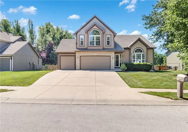 Photo 1 of Single family home for sale at 7905 Ne 112th Street, Kansas City, MO 64157 | MLS# 2632013 | Listing updated on 2026-08-21