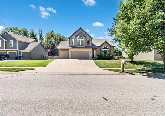 Photo 2 of Single family home for sale at 7905 Ne 112th Street, Kansas City, MO 64157 | MLS# 2632013 | Listing updated on 2026-08-21