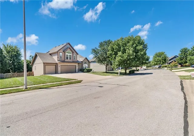 Photo 3 of Single family home for sale at 7905 Ne 112th Street, Kansas City, MO 64157 | MLS# 2632013 | Listing updated on 2026-08-21