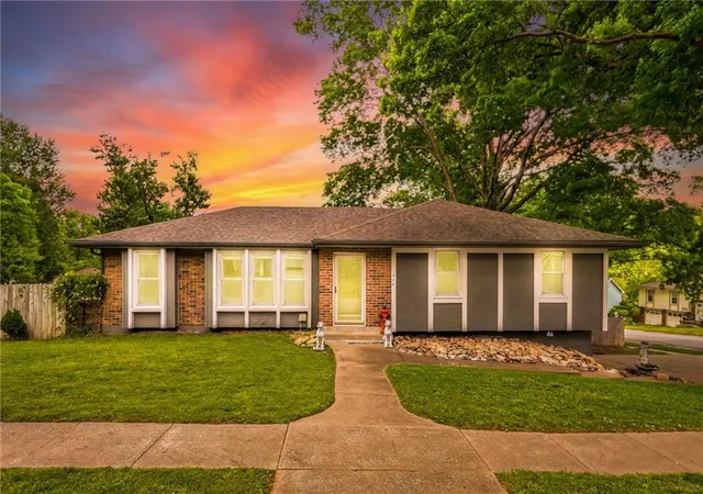 Photo 1 of Single family home for sale at 1524 Oxford Ct, Liberty, MO 64068 | MLS# 2632015 | Listing updated on 2026-09-29