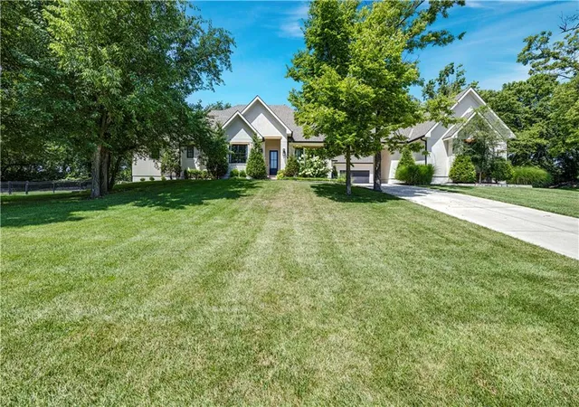 1st image of 18340 Mohawk Ln, Stilwell, KS 66085 | MLS# 2632018