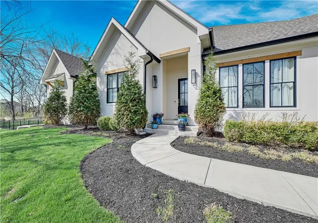 3rd image of 18340 Mohawk Ln, Stilwell, KS 66085 | MLS# 2632018