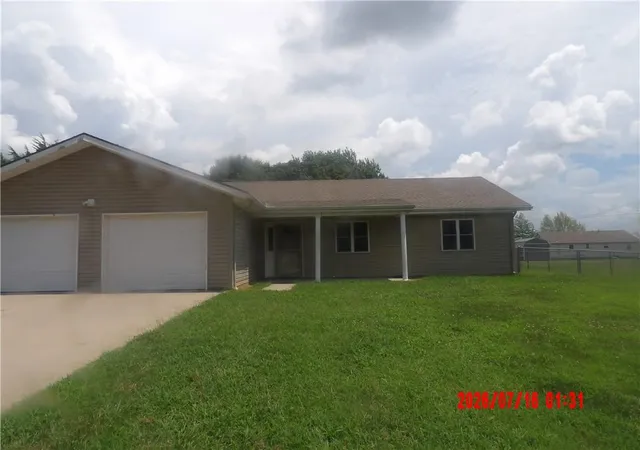 1st image of 411 Briarwood Dr, Iola, KS 66749 | MLS# 2632026