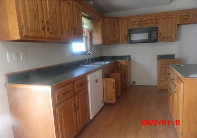 5th image of 411 Briarwood Dr, Iola, KS 66749 | MLS# 2632026