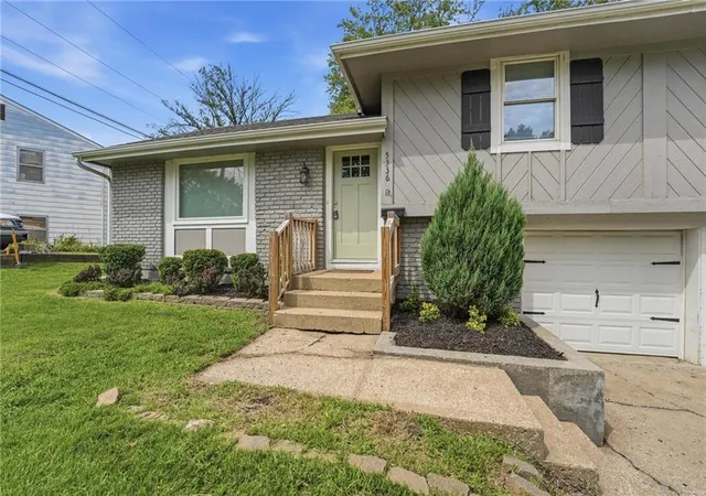 Photo 2 of Sale Pending at 5336 N Richmond Ave, Kansas City, MO 64119 | MLS# 2632028 | Listing updated on 2026-08-26