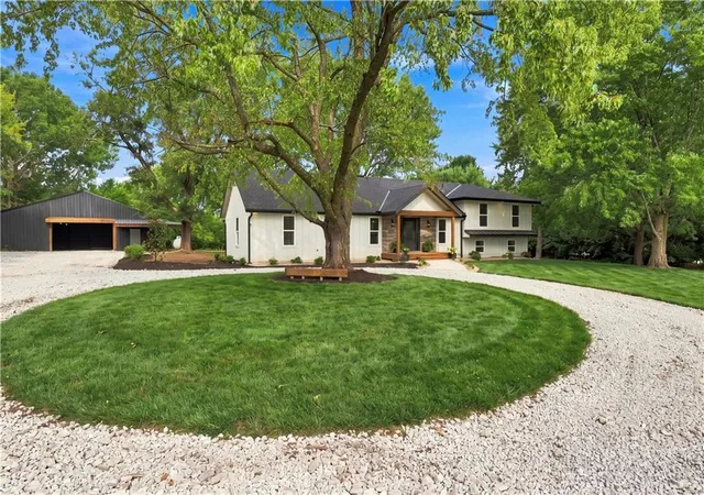 1st image of 3222 Pryor Rd, Lee's Summit, MO 64082 | MLS# 2632032