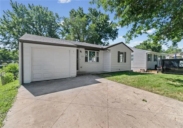 Photo 3 of Single family home for sale at 8033 NE San Rafael Dr, Kansas City, MO 64119 | MLS# 2632033 | Listing updated on 2026-08-27