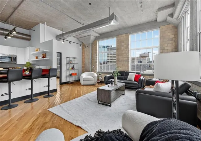 1st image of 2029 Wyandotte #204 St #204, Kansas City, MO 64108 | MLS# 2632039