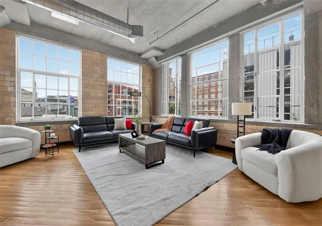 2nd image of 2029 Wyandotte #204 St #204, Kansas City, MO 64108 | MLS# 2632039