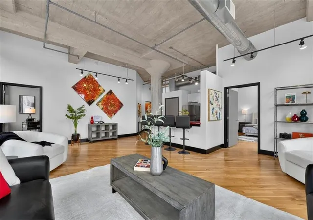Listing Photo 5 - Condo for sale in building located at 2029 Wyandotte St, Kansas, MO 64108 - Unit #204