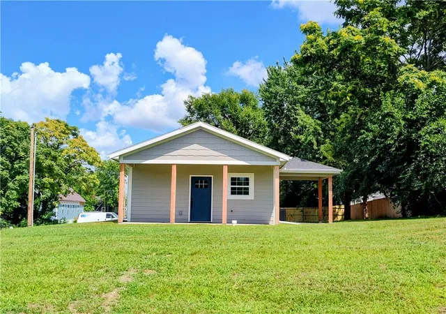 1st image of 307 N Camden St, Richmond, MO 64085 | MLS# 2632041