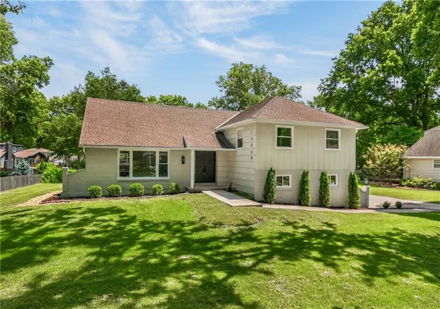 Photo 1 of Single family home for sale at 10505 Belinder Rd, Leawood, KS 66206 | MLS# 2632042 | Listing updated on 2026-09-04