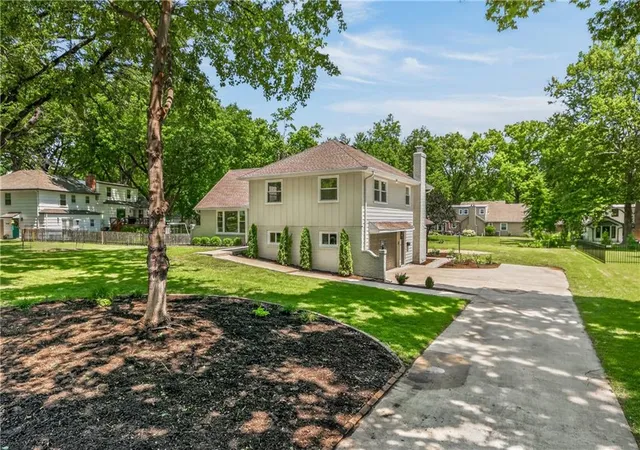 Photo 2 of Single family home for sale at 10505 Belinder Rd, Leawood, KS 66206 | MLS# 2632042 | Listing updated on 2026-09-04