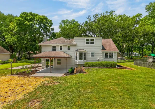 Photo 3 of Single family home for sale at 10505 Belinder Rd, Leawood, KS 66206 | MLS# 2632042 | Listing updated on 2026-09-24