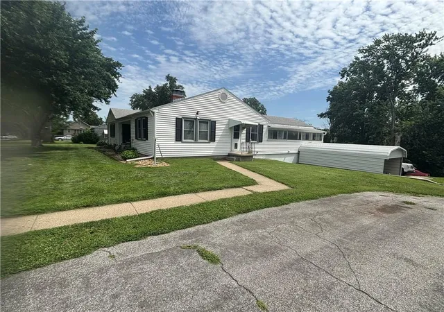 2nd image of 1309 S 35 St, Saint Joseph, MO 64507 | MLS# 2632045