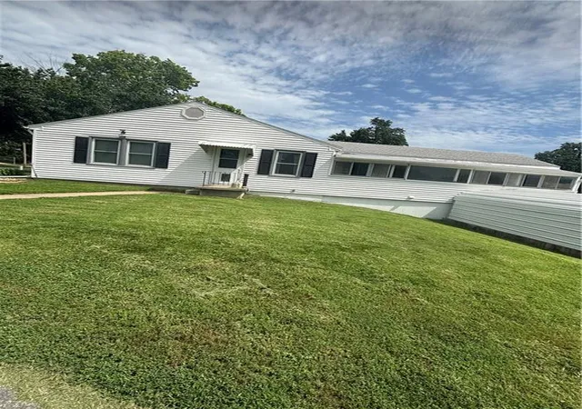 Photo 2 of Single family home for sale at 1309 S 35 Street, Saint Joseph, MO 64507 | MLS# 2632045 | Listing updated on 2026-10-03