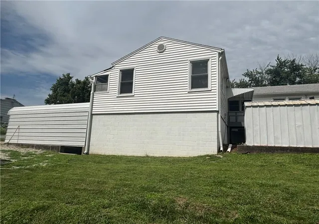 Photo 3 of Single family home for sale at 1309 S 35 Street, Saint Joseph, MO 64507 | MLS# 2632045 | Listing updated on 2026-08-19